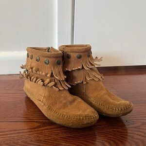 Minnetonka Fringe Genuine Suede Ankle Booties in Chestnut Brown